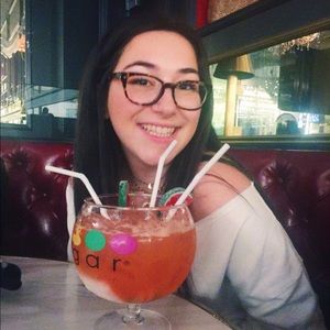 Meet your Posher, Kayla